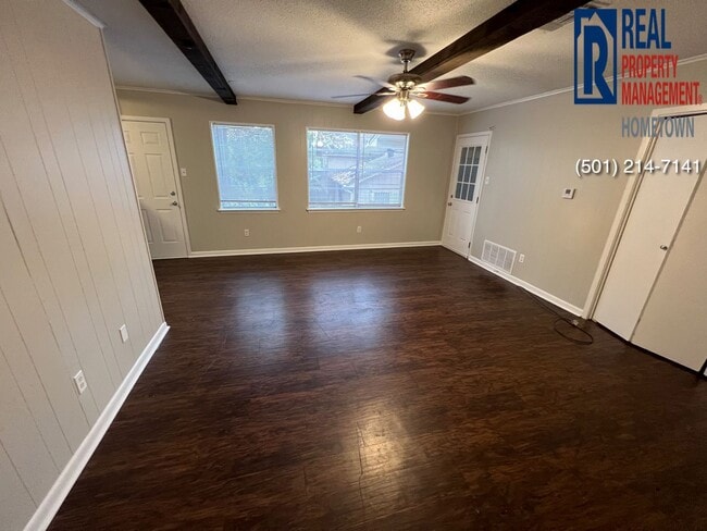 Foto del edificio - 3211 Duke Ct