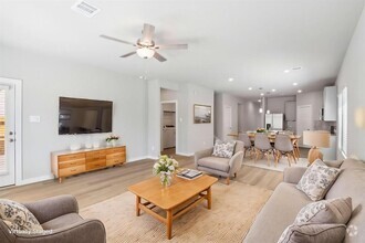 Building Photo - 18075 Martin Pines Dr