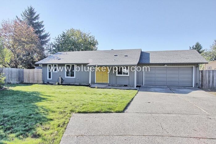 Primary Photo - 2 Bed, 2 Bath Home with Large Fully Fenced...