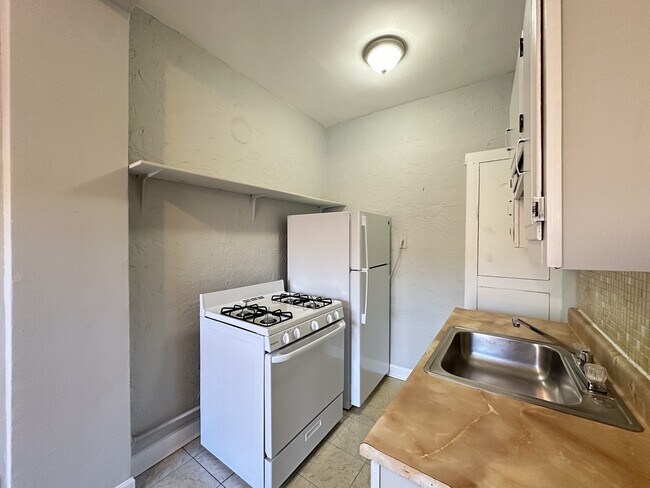 Foto del edificio - 2249 W Wilson Ave