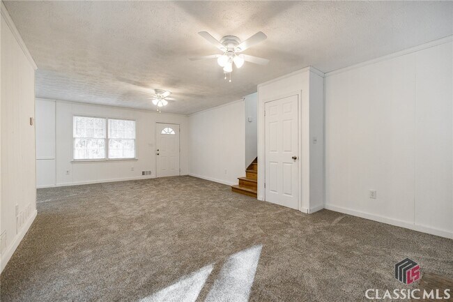 Foto del edificio - 1070 Woodlands Rd