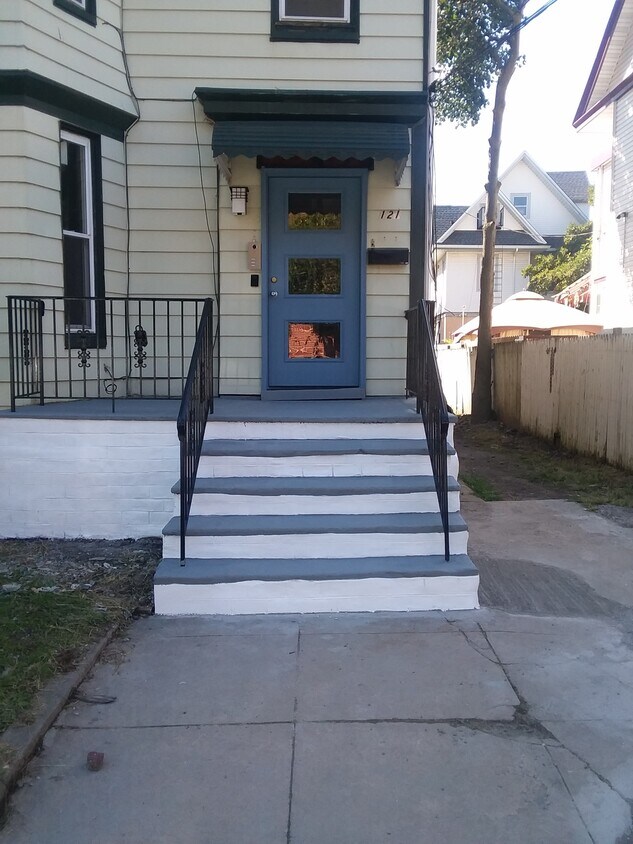 Foto del edificio - 121 Lembeck Ave