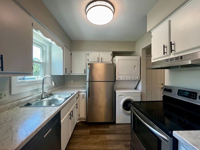 Foto del edificio - Duplex for Rent by Capital Property Manage...