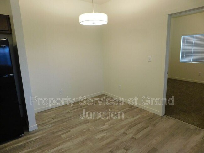 Building Photo - 662 Brookwillow Dr