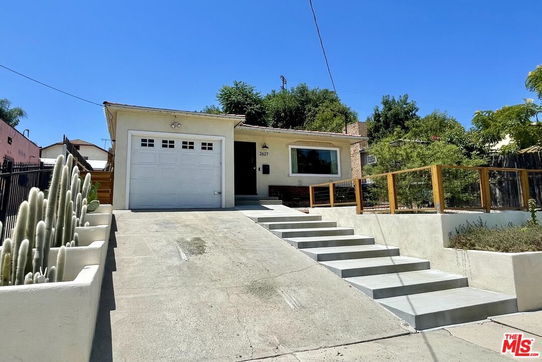 Primary Photo - 2627 Lombardy Blvd