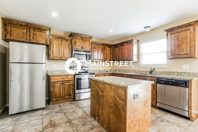 Building Photo - 4 Bedroom Pet-Friendly Home in Pleasant Hi...