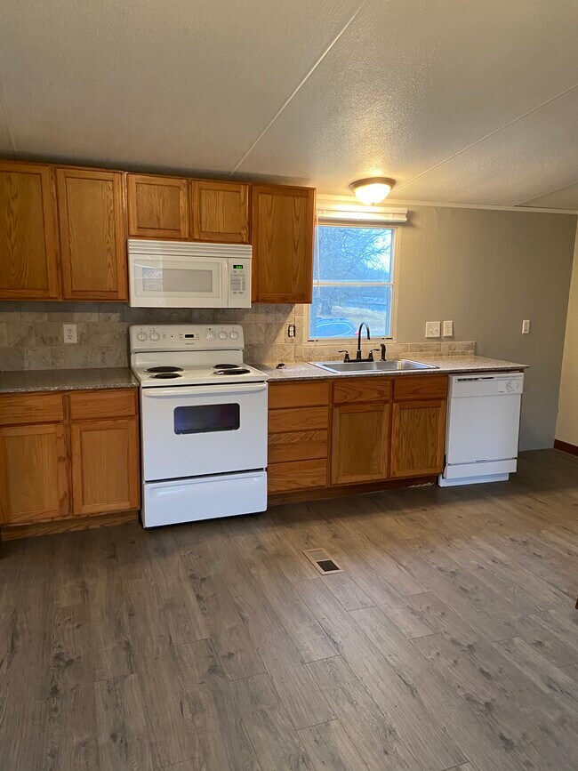 Foto del edificio - 14855 E Etowah Rd