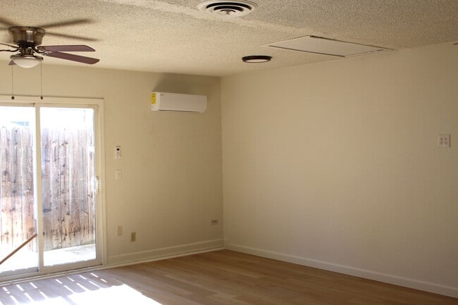 Building Photo - Studio Apartment Quailwood Neighborhood