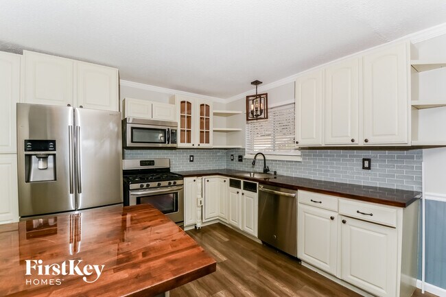 Foto del edificio - 578 Green Forest Dr