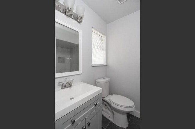Building Photo - 4013 Kingston Dr