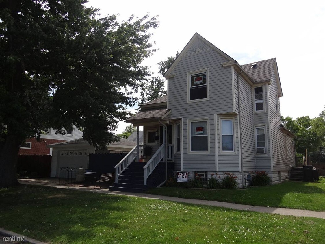 Primary Photo - 2744 1st St