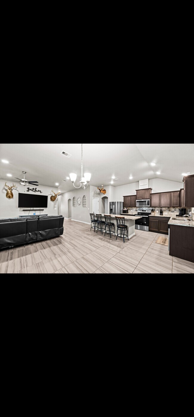 Foto del edificio - 9505 English Oak Dr