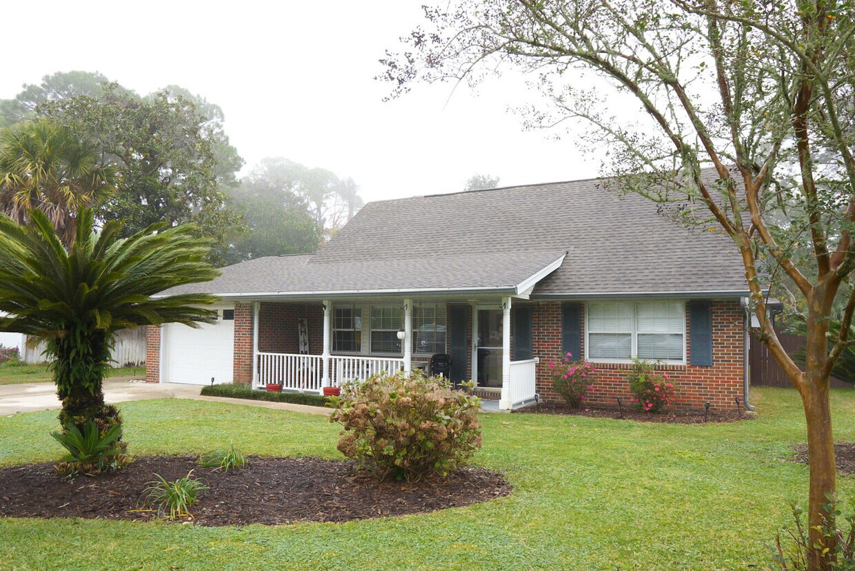 Primary Photo - 31 Driftwood Ave SW