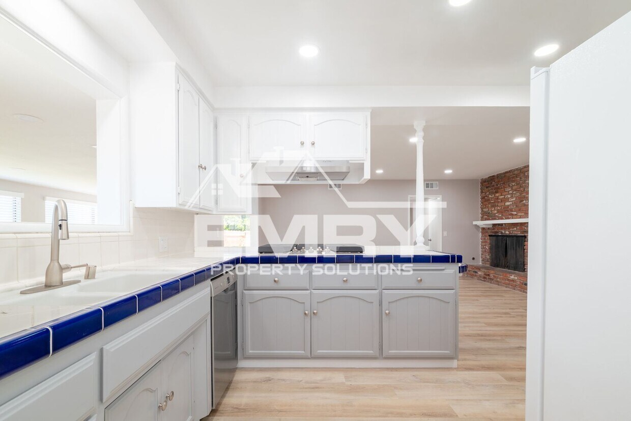 Foto principal - Recently Remodeled 4 Bed 2 Bath Single Hom...