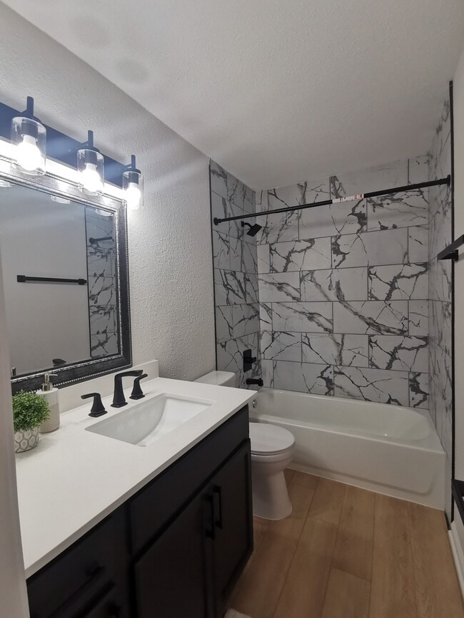 Building Photo - Summerset