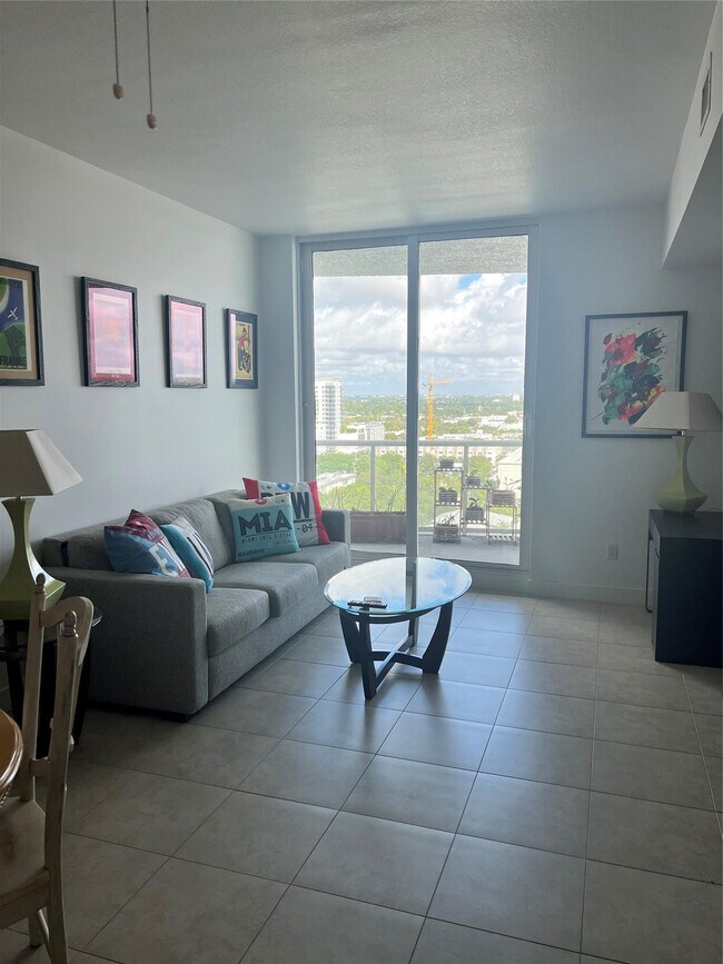 Building Photo - 315 NE 3rd Ave