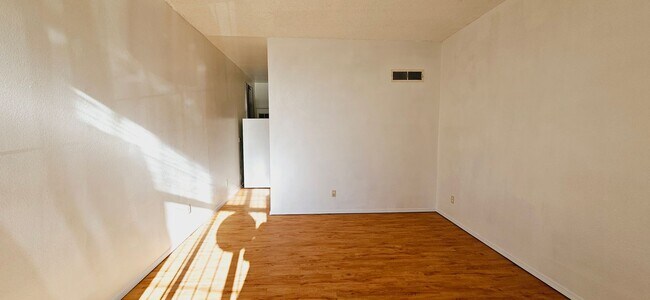 Foto del edificio - 1311 E San Antonio Ave