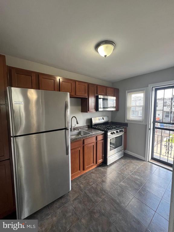 Foto del edificio - 2237 W Saratoga St