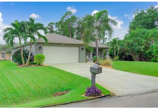 Foto del edificio - 9092 Cypress Dr S