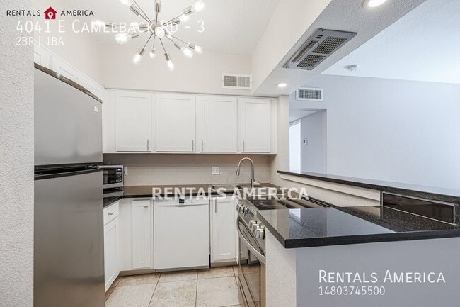 Foto del edificio - RENT READY 2 BEDROOM IN CAMELBACK CASTILLE