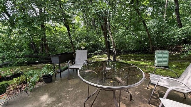 Building Photo - 2755 Ranchview Ln N