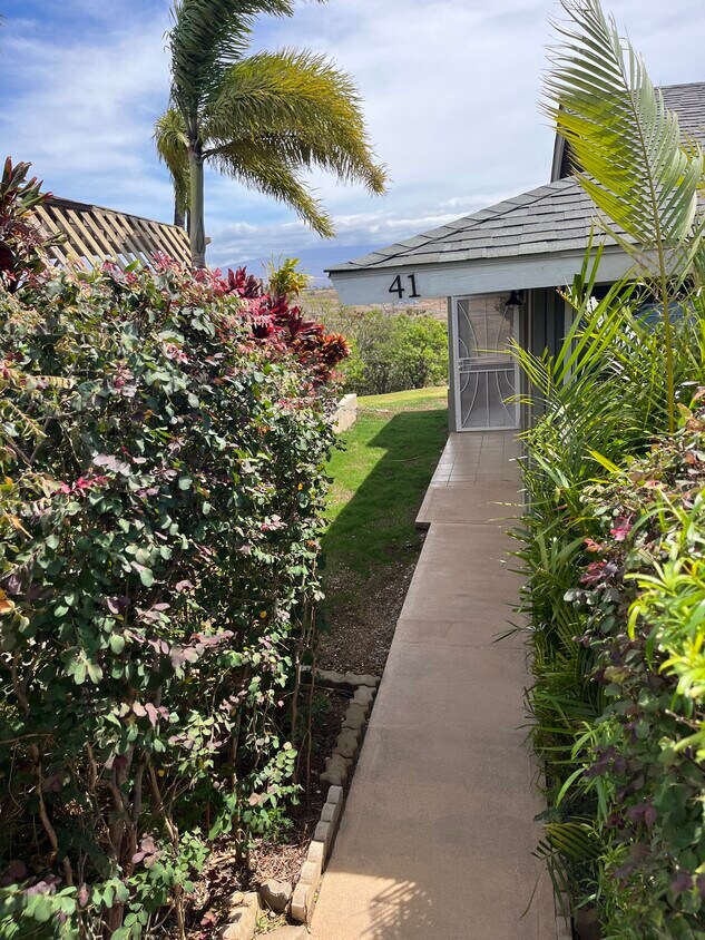 Primary Photo - 62-3305-3305 Hulukupuna St