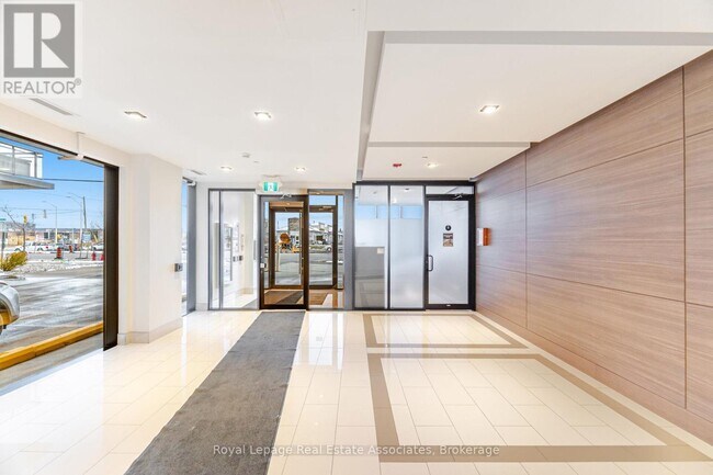 Photo du bâtiment - 5240 Dundas St