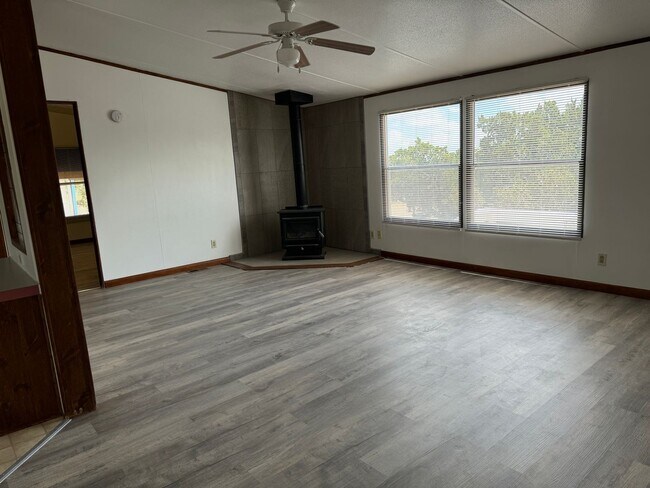Building Photo - 3 Bedroom, 2 Bathroom Home in Edgewood, NM