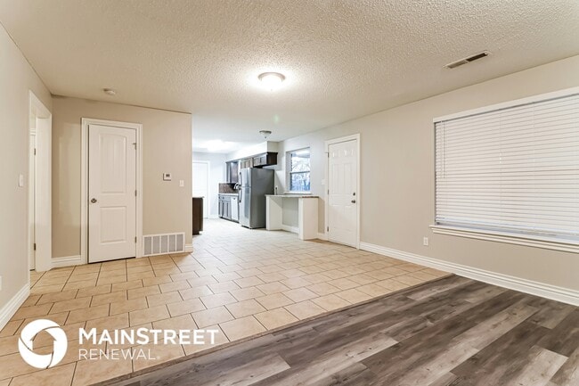 Building Photo - 909 Rolling Meadows Blvd