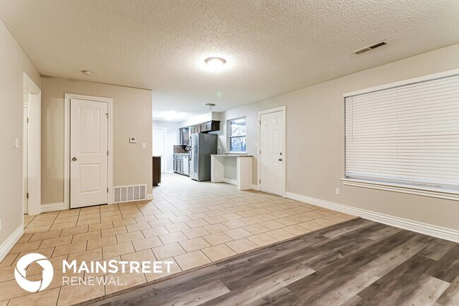 Foto del edificio - 909 Rolling Meadows Blvd