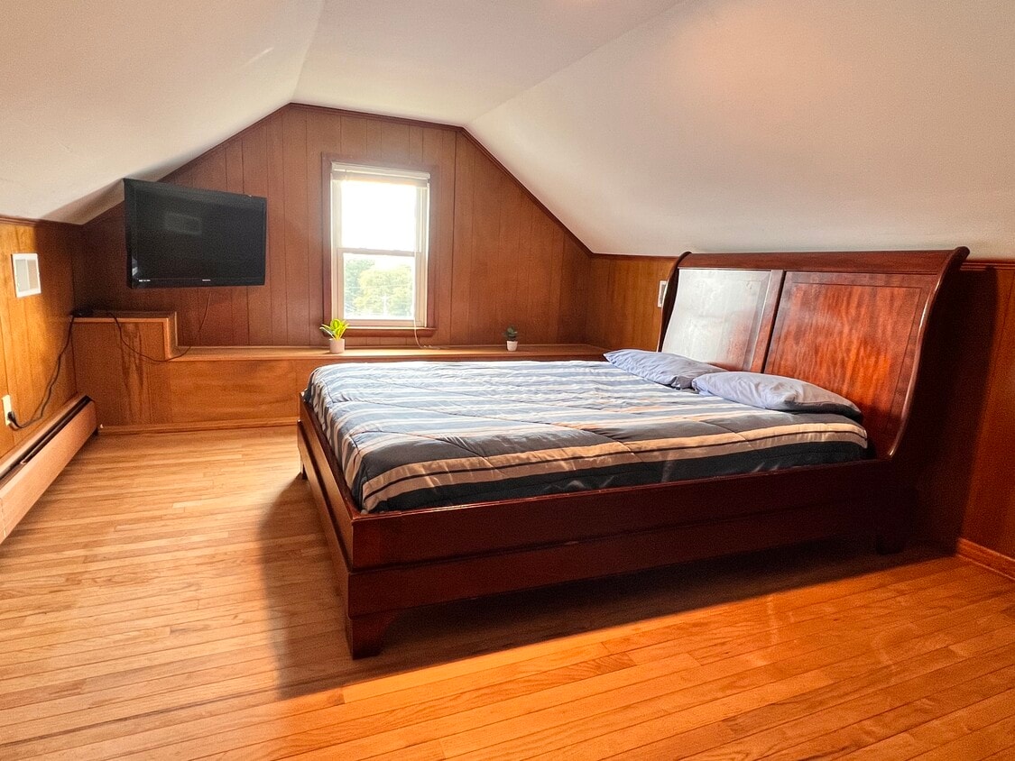 Foto principal - 324 Woodland View Dr