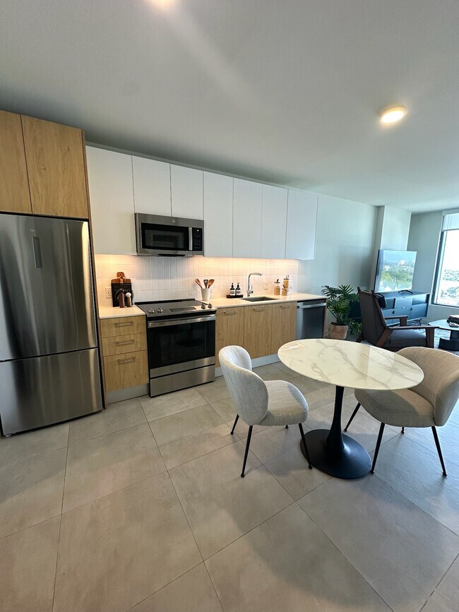 Foto del edificio - 370 NW 33rd St