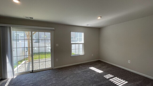 Foto del edificio - 3-Level Townhouse in Stafford