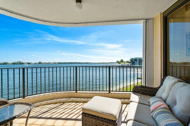 Foto del edificio - 8200 Lakeshore Dr