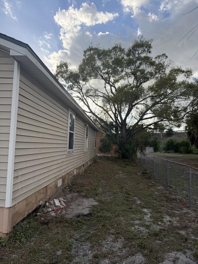 Foto del edificio - 735 21st St S