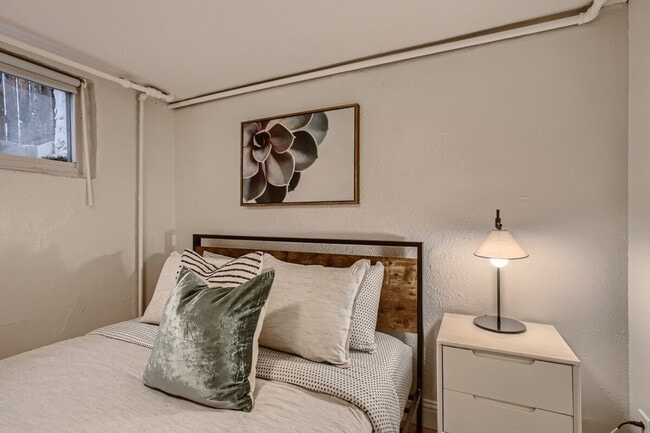 Building Photo - 1240 York St