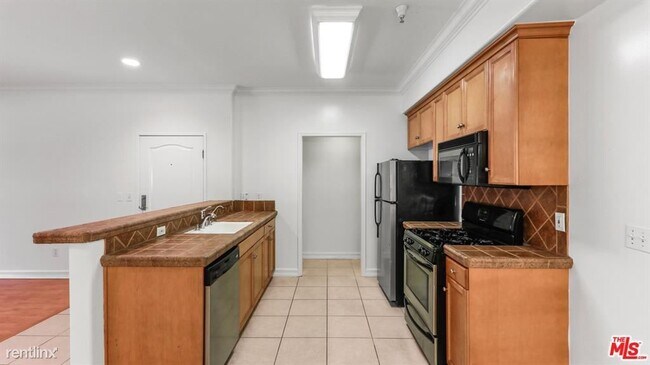 Foto del edificio - 2335-2335 S Bentley Ave