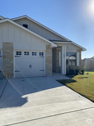 Building Photo - 601 Campus St