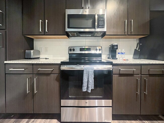 Foto del edificio - 2615 N Grady Ave
