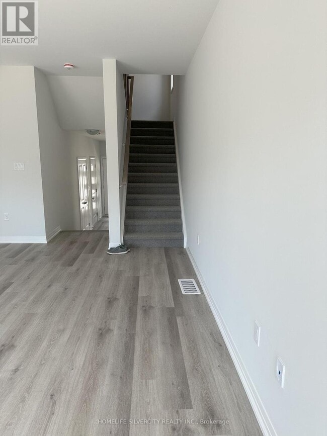 Building Photo - 155 Equestrian Way