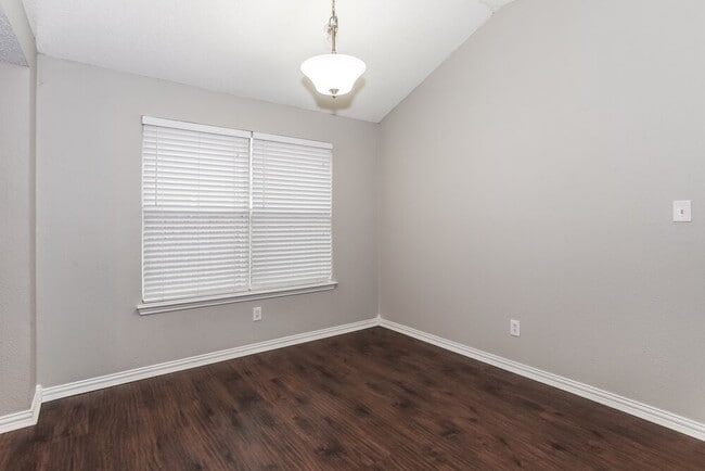 Foto del edificio - 8060 Cannonwood Dr