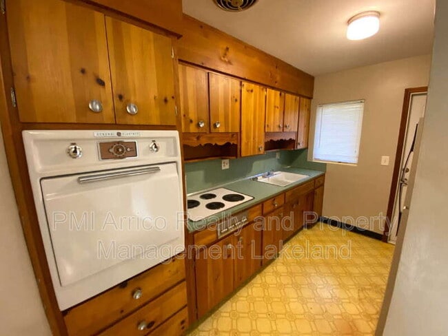 Foto del edificio - 1248 Woodland Ave
