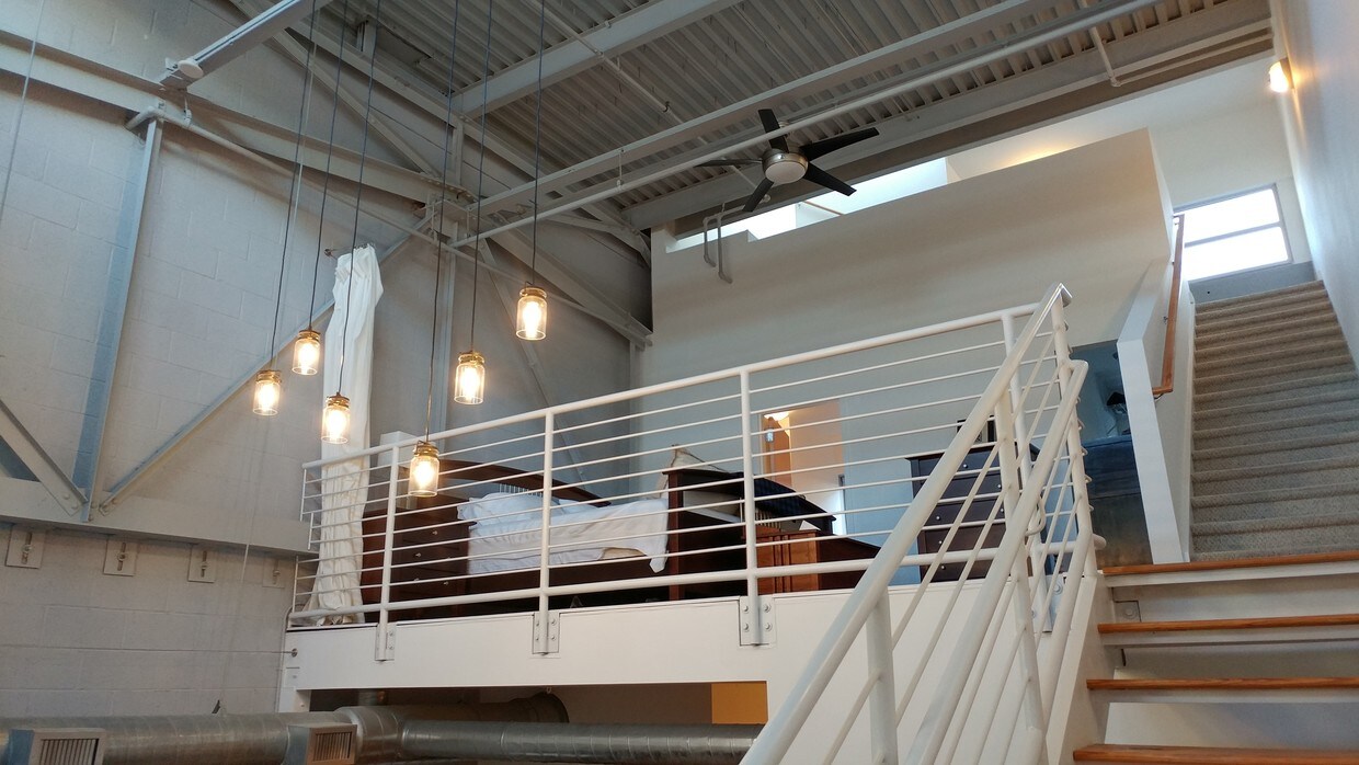 Upstairs Loft - 400 Village Pkwy