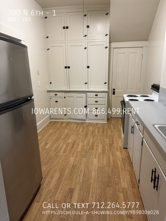 Building Photo - 700 N 6th-1