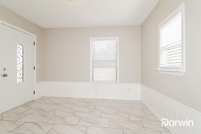 Building Photo - 3821 Oakcliff Dr
