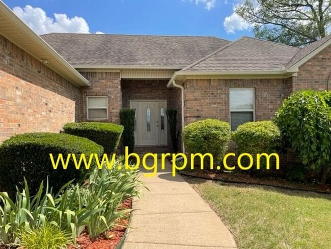 Building Photo - 4 BD, 2 BA, in Jacksonville