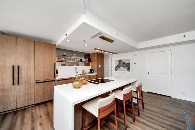 Building Photo - 1300 Lamar St