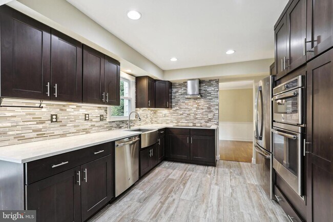 Foto del edificio - 11910 Holly Spring Dr