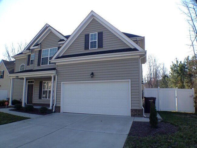 Building Photo - Spacious 4-bedroom, 3-bathroom home in Che...