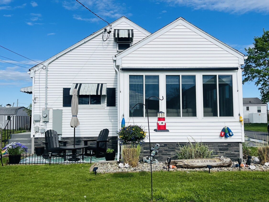 Primary Photo - 116 Chalker Beach Rd